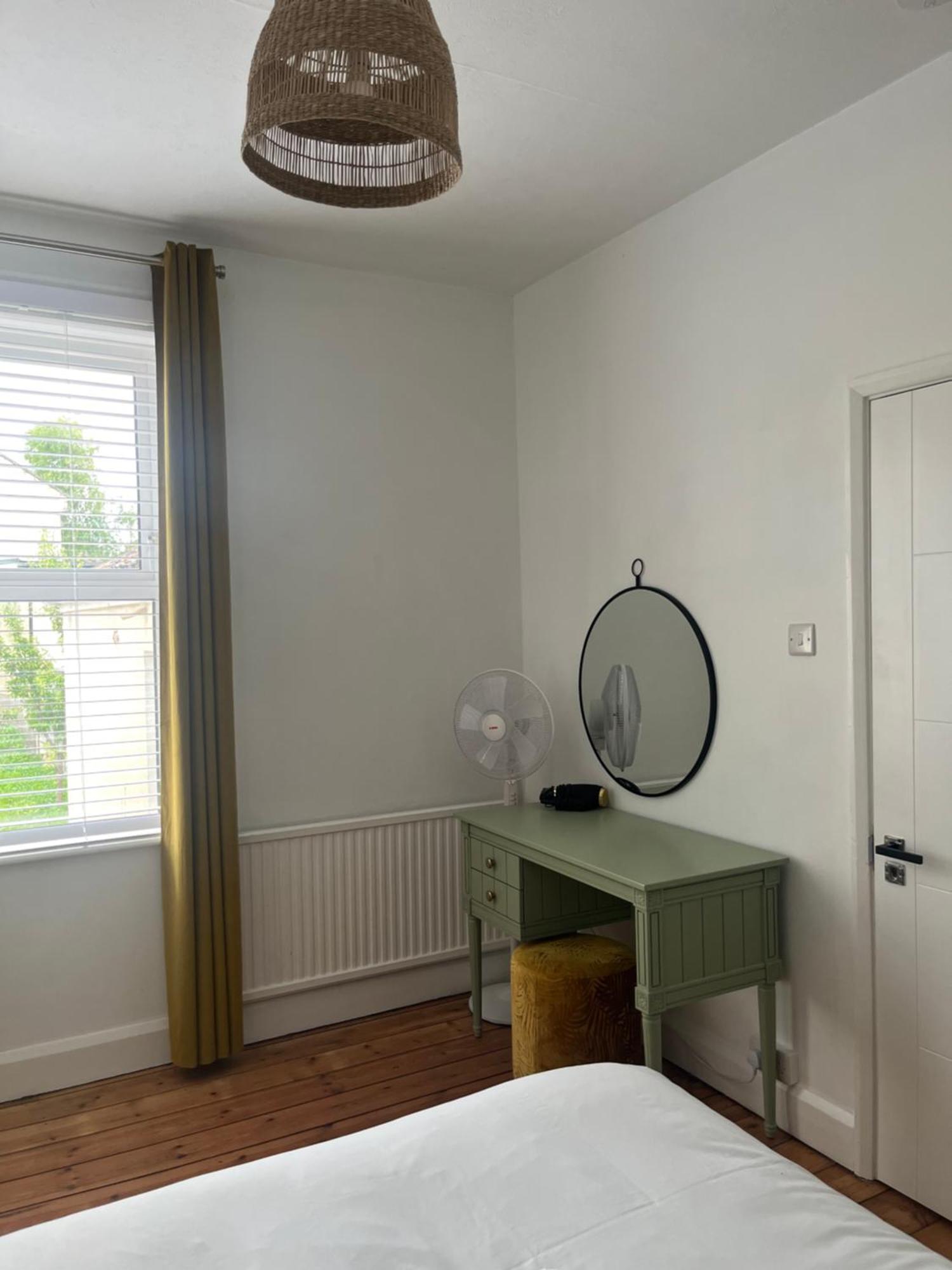 Spacious And Stylish Home Bath Exteriör bild